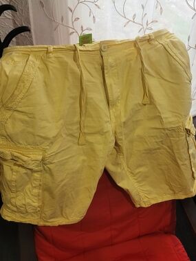 Men's Lightweight Yellow Cargo Shorts with Drawstring Waist